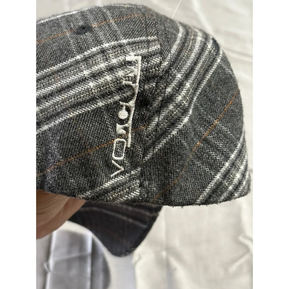 Volcom Youth Grey Plaid Flexfit Baseball Hat Skate Stone‎ Logo Cap